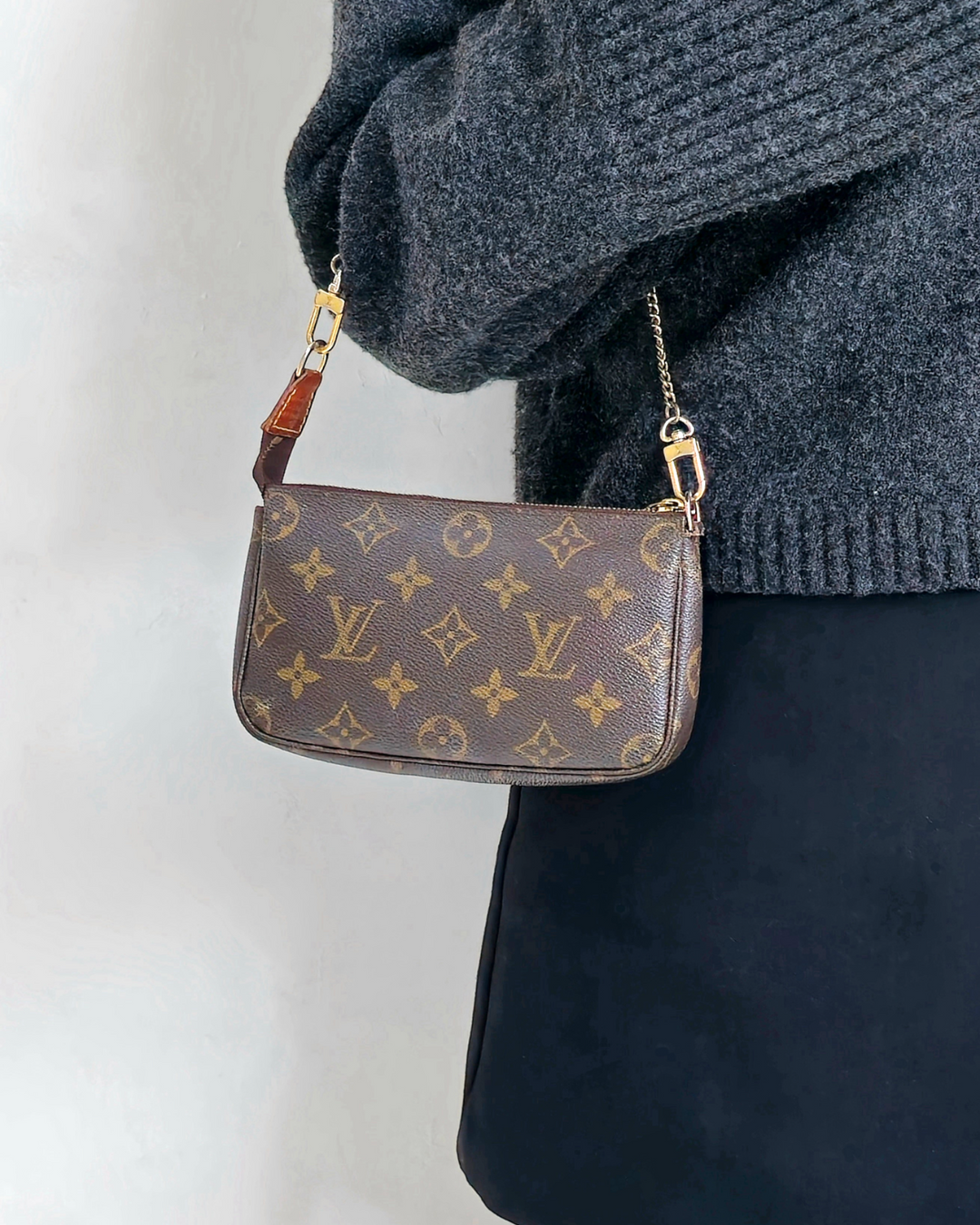 Preowned Louis Vuitton Mini Pochette Accessories in Classic Monogram - Forgotten Luxuries